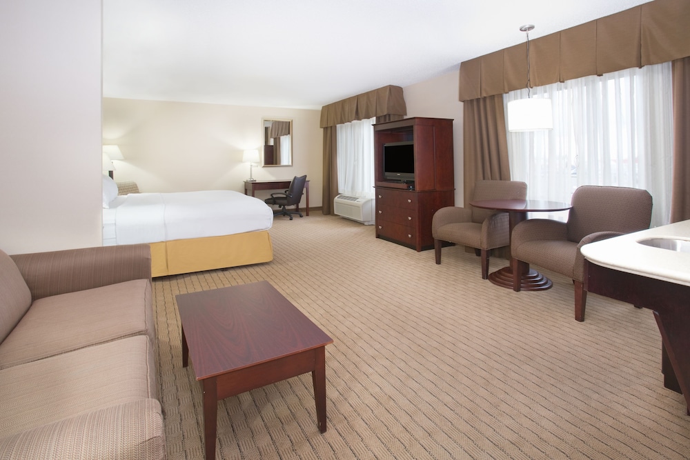 Suite, 1 King Bed, Accessible Bathtub (Communications)