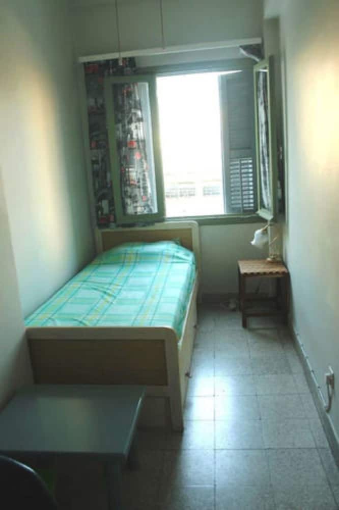 Single Room, Shared Bathroom, City View (Jimi Hendrix) photo 3