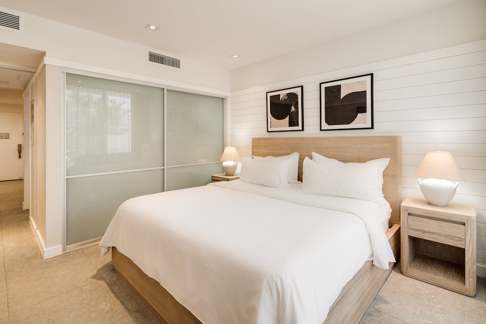 Jr. Suite King with Terrace - Photo 7