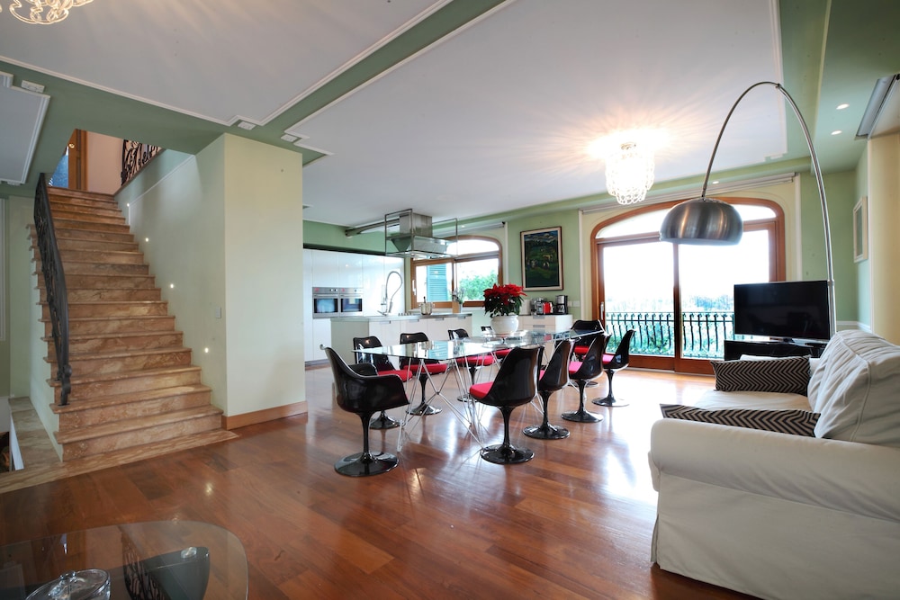 Design Villa, Pool Access, Hill View photo 3