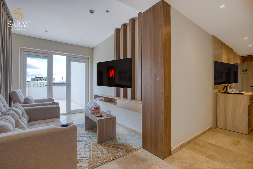 Grand Family Suite with Terrace & Pyramids View photo 2