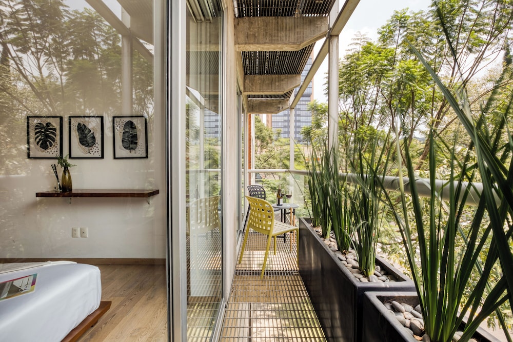 Apartment with Balcony - Photo 6