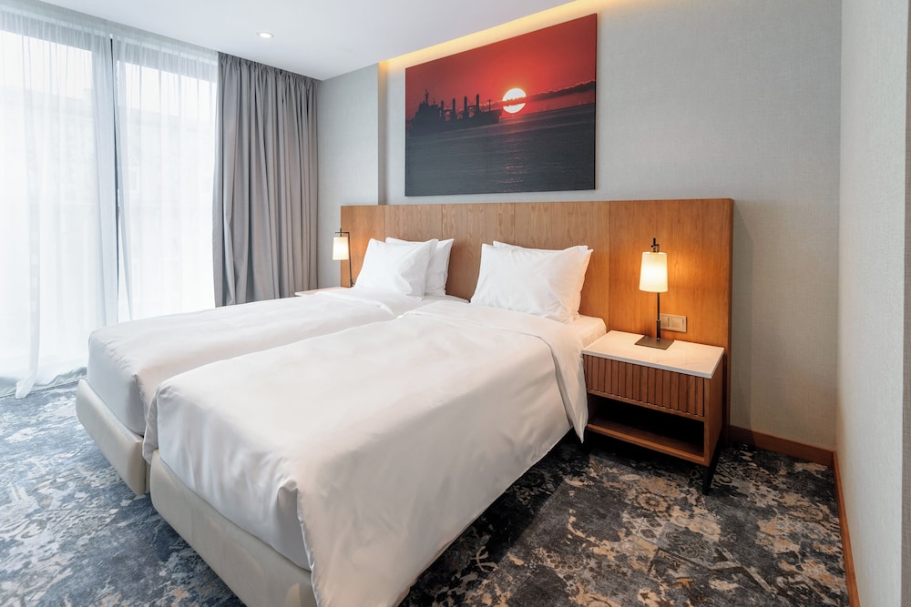 Standard Twin Room, City View