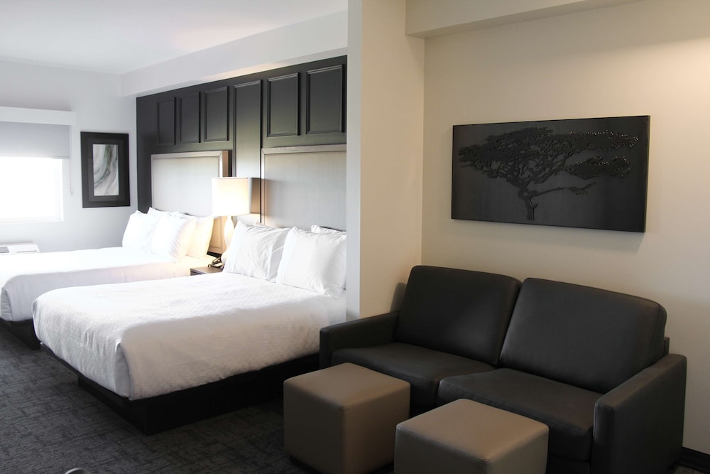 Suite, 2 Queen Beds, Accessible, Refrigerator & Microwave (with Sofabed) - Photo 3