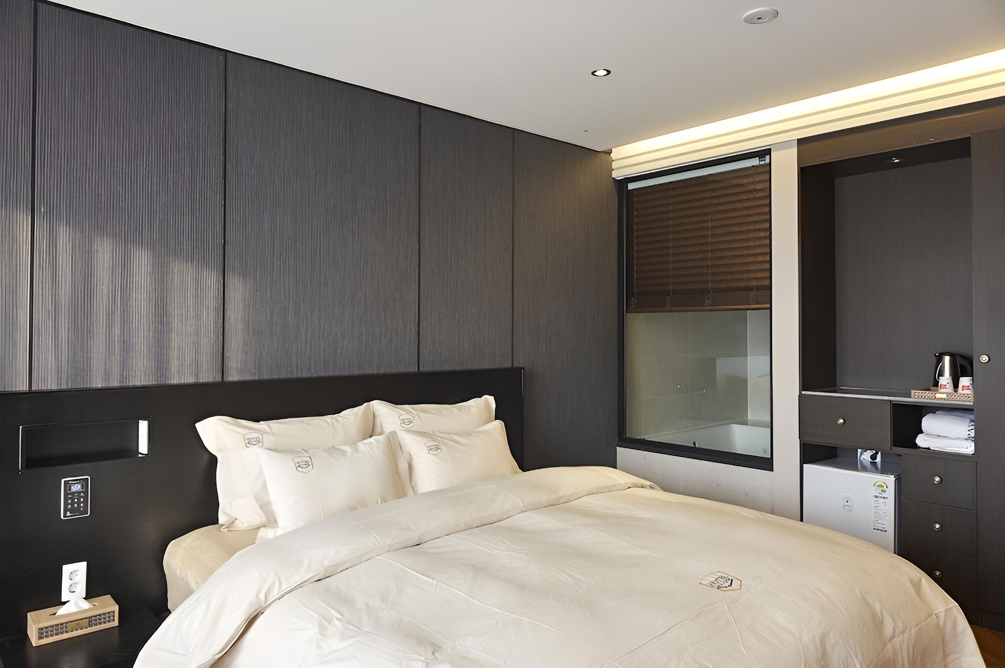 Standard Double Room photo 3
