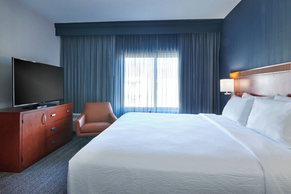 Suite, 1 Bedroom - Photo 3