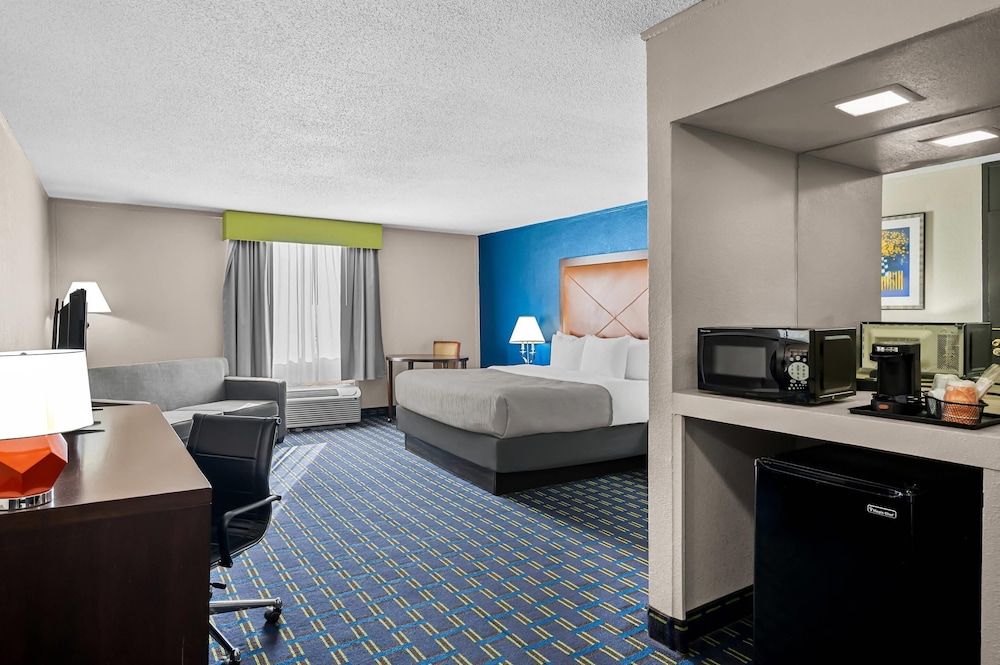 Suite, 1 King Bed, Non Smoking, Hot Tub photo 1