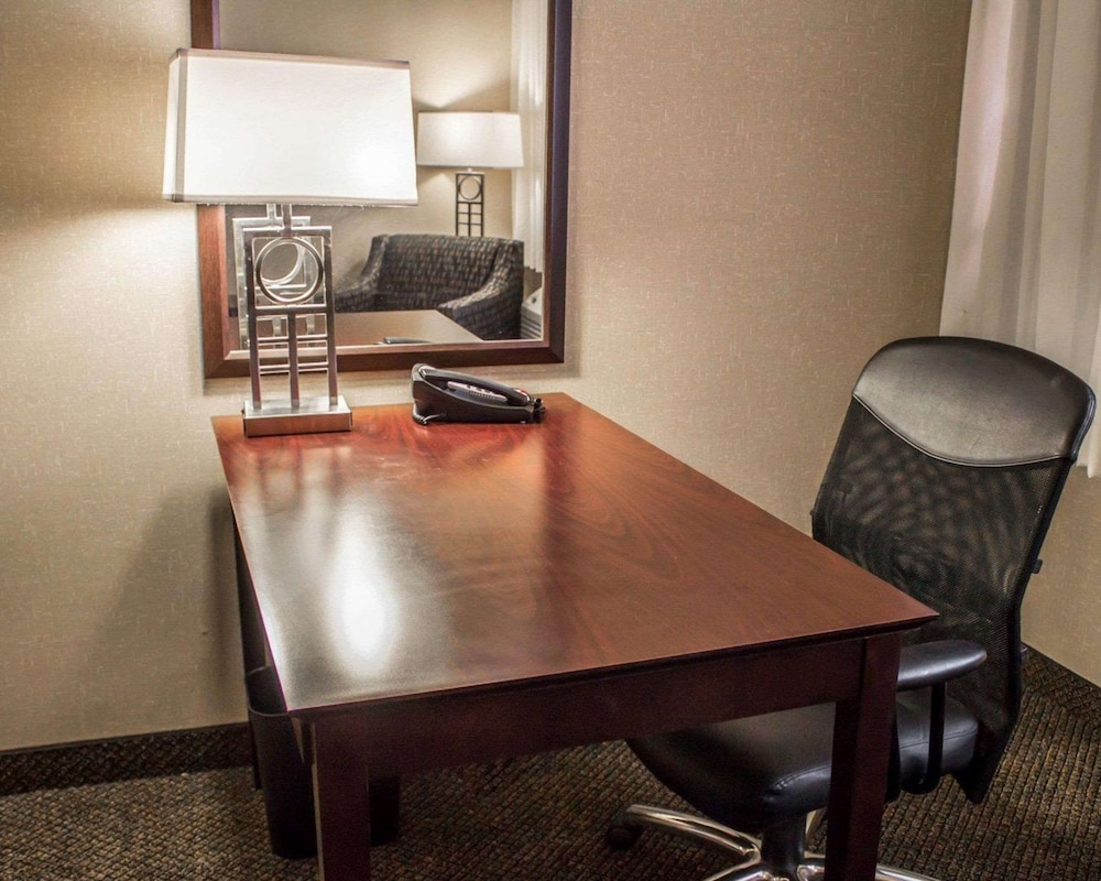 Suite, 2 Queen Beds, Non Smoking - Photo 2