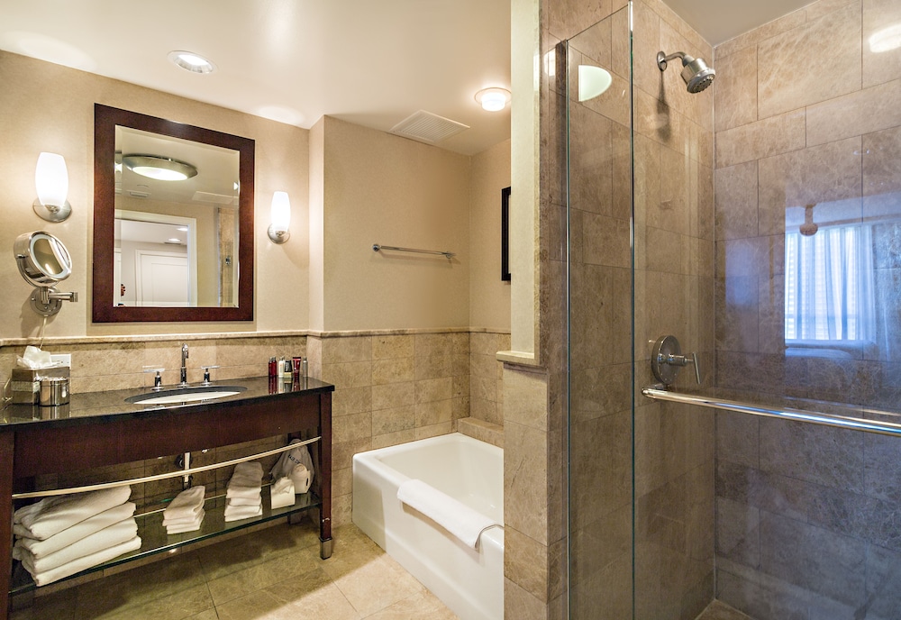 Deluxe Condo, 1 King Bed with Sofa bed, Balcony, Pool View photo 2