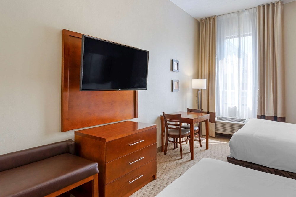 Standard Room, 2 Queen Beds, Non Smoking - Photo 4