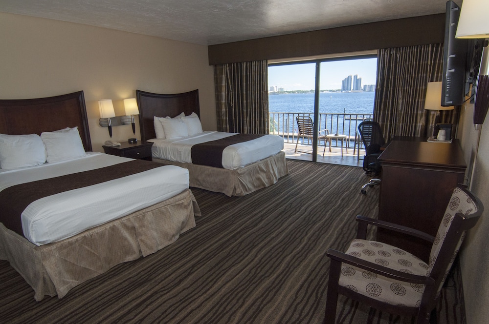 Standard Room, 2 Queen Beds, Non Smoking, River View - Photo 5