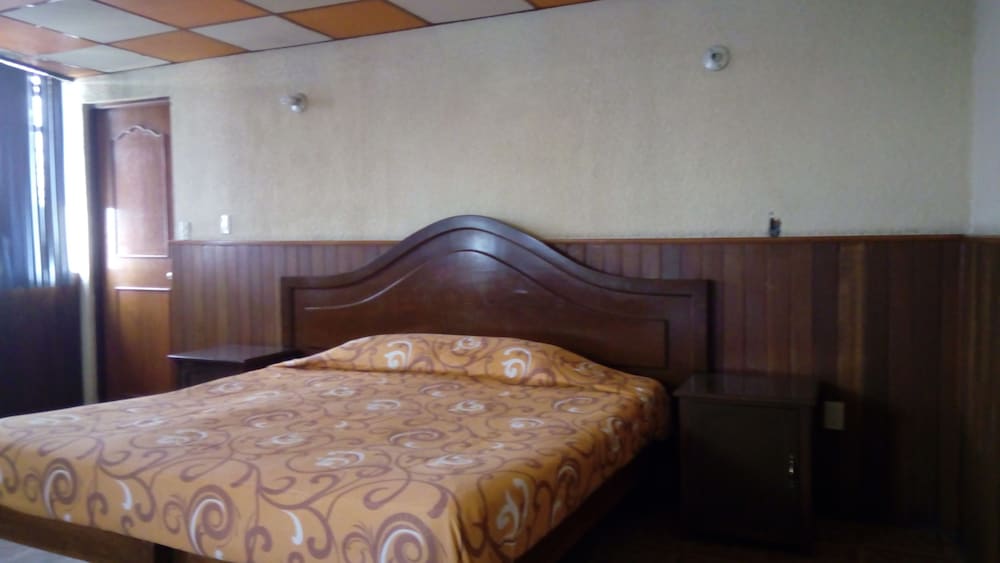 Economy Room, 1 Queen Bed, Non Smoking photo 1