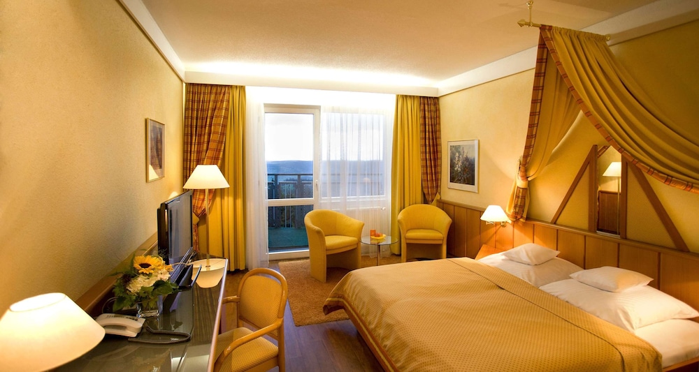 Standard Room, 1 Double Bed, Balcony - Photo 2