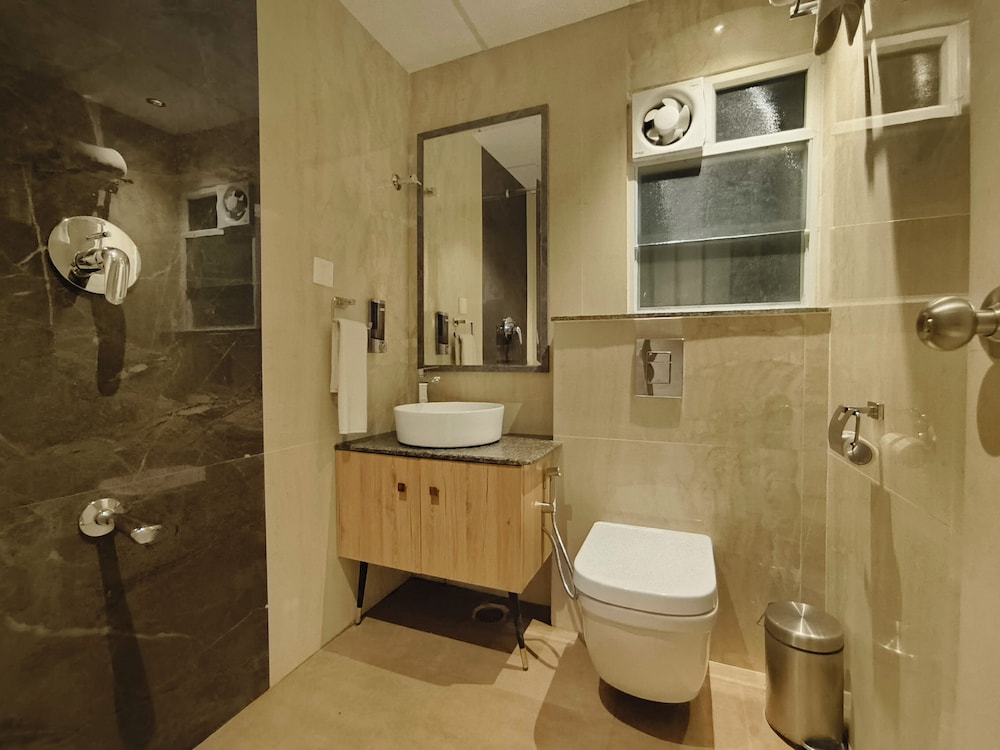 Standard Twin Room - Photo 4