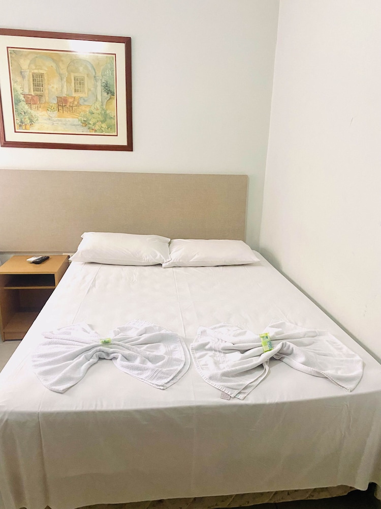 Economy Triple Room photo 2