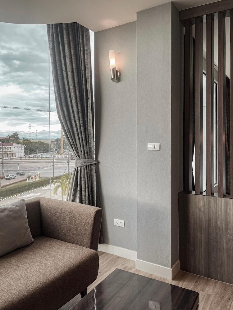 Grand Deluxe Room - Photo 13