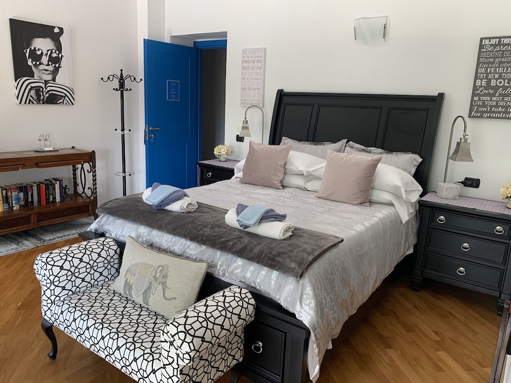 Exclusive Double Room, 1 Queen Bed, Pool View photo 2