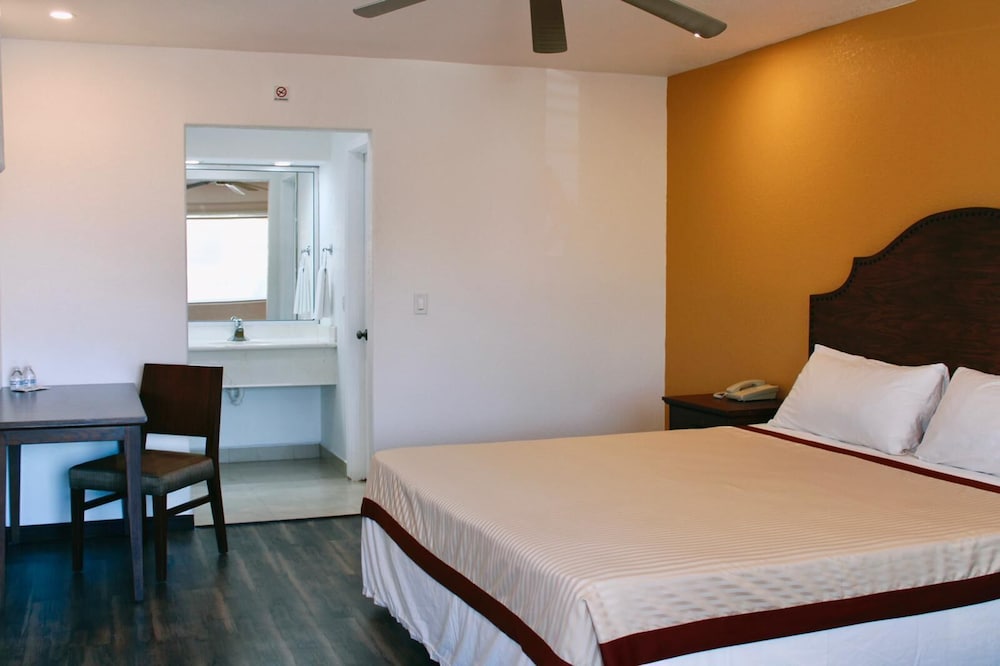 Standard Room, 1 Queen Bed