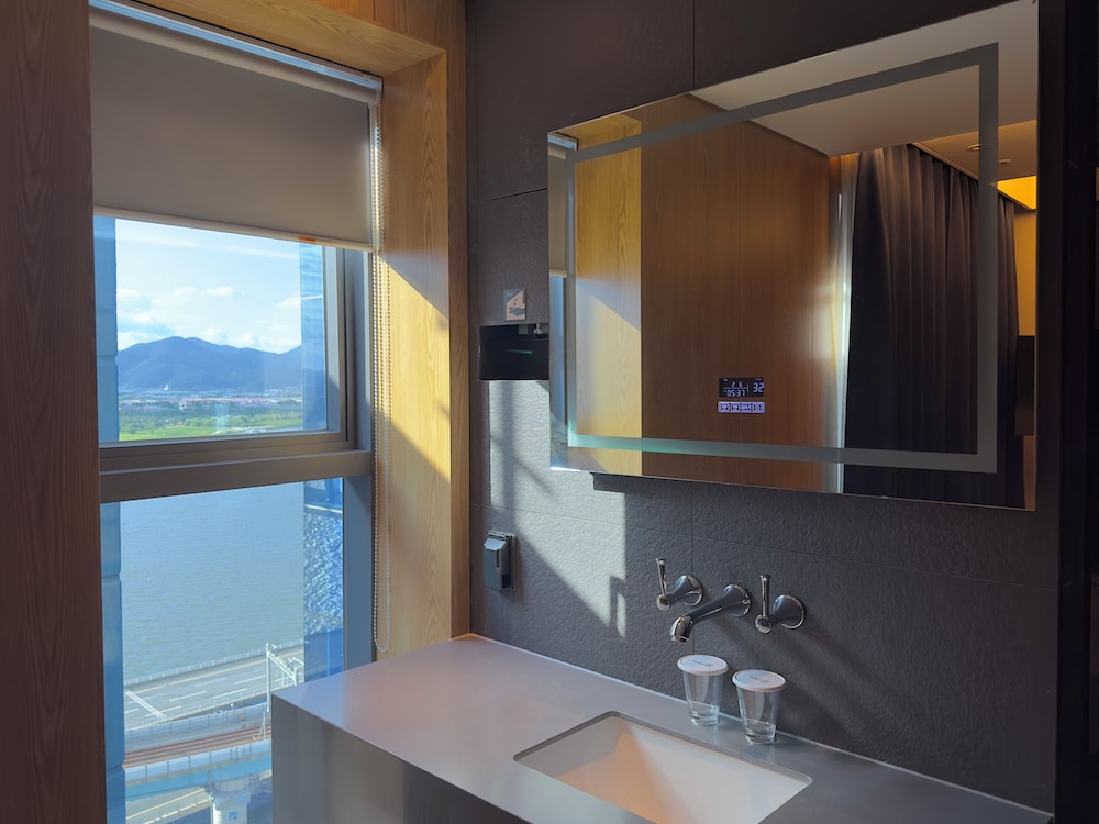 Deluxe Double Room (No View) - Photo 4
