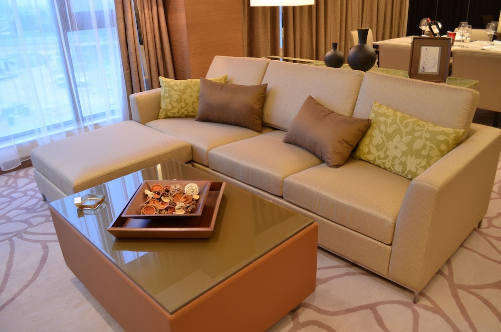 Suite, 1 Bedroom (Dining Area, High Floor) photo 1