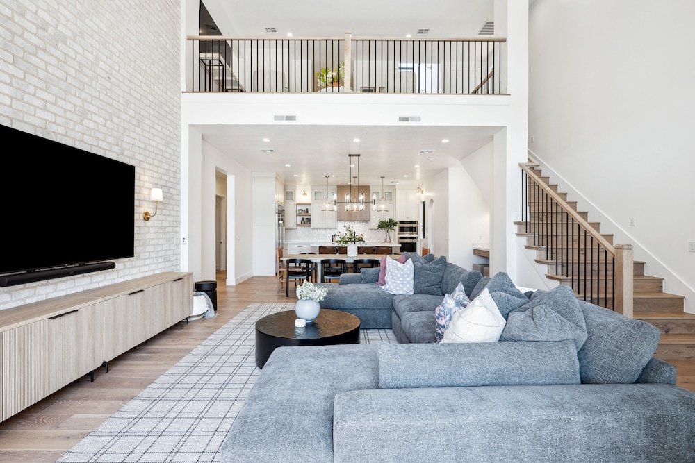 House, 6 Bedrooms