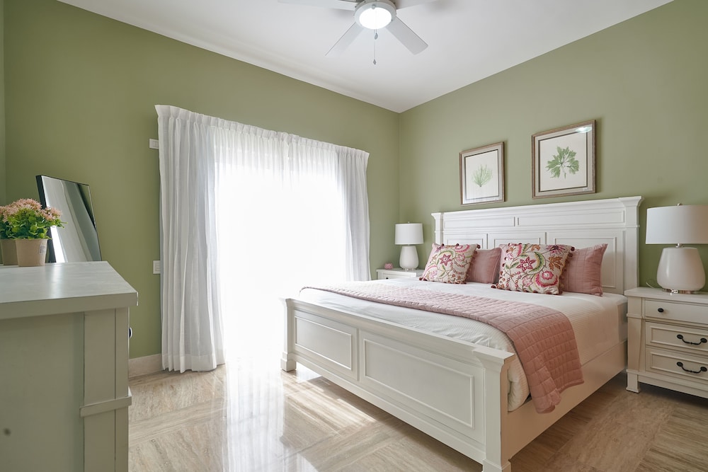 Superior Condo, 2 Bedrooms, Partial Sea View, Poolside