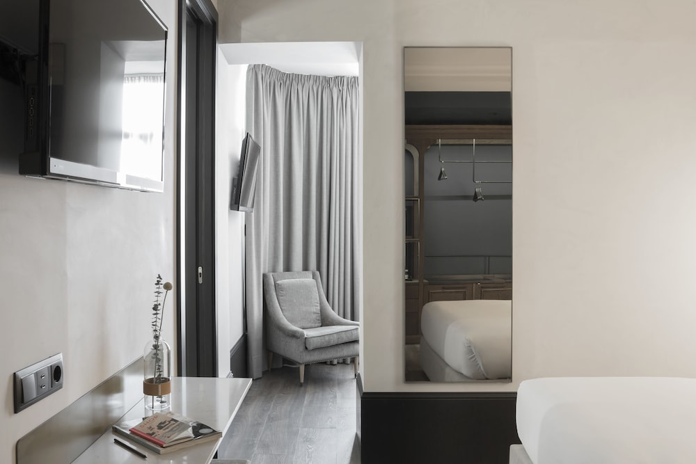 Quadruple Room - Photo 1