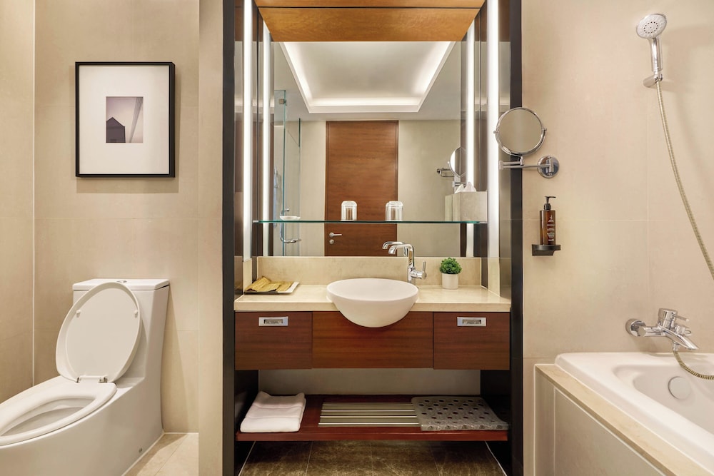 Deluxe Room, Business Lounge Access thumbnail 6