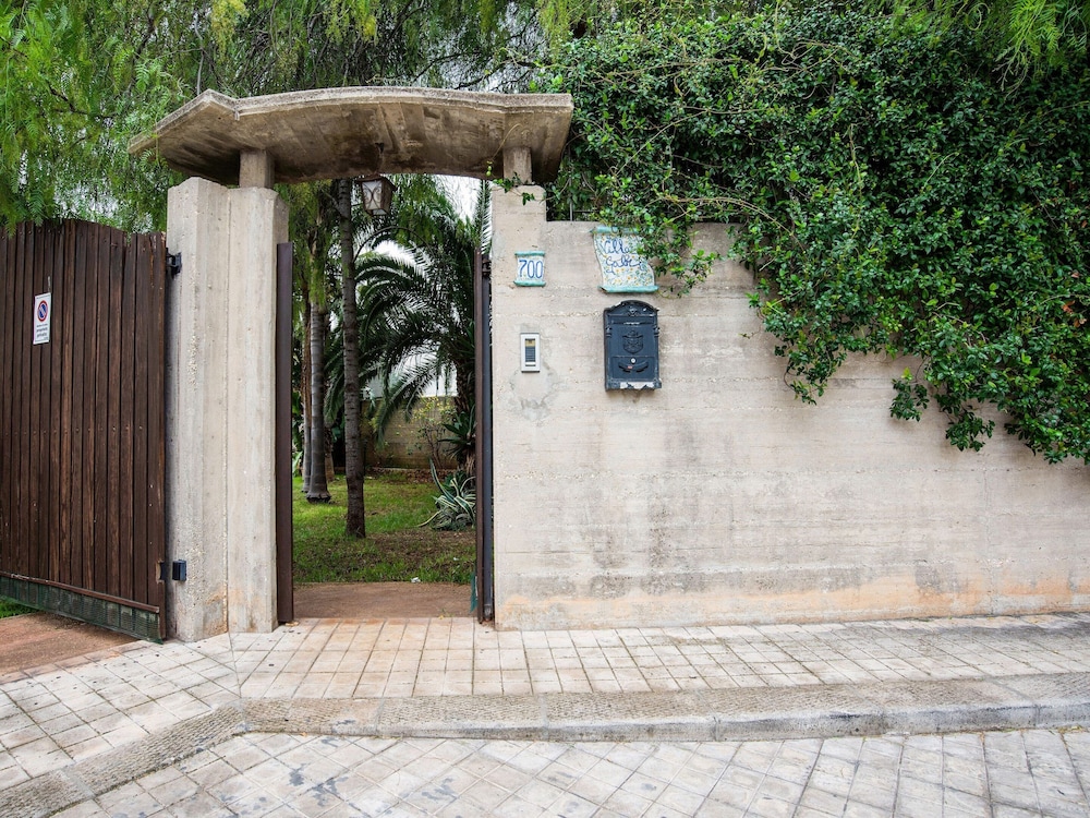 Villa photo 2