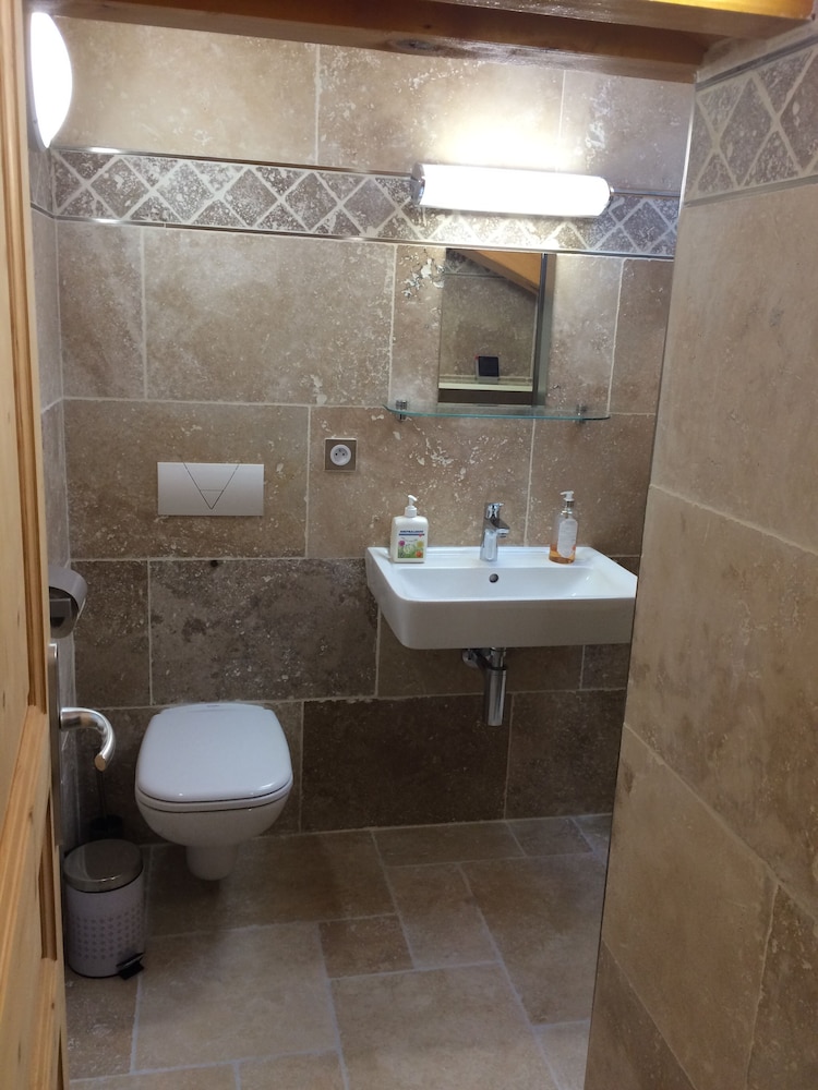 Classic Triple Room, Private Bathroom photo 3