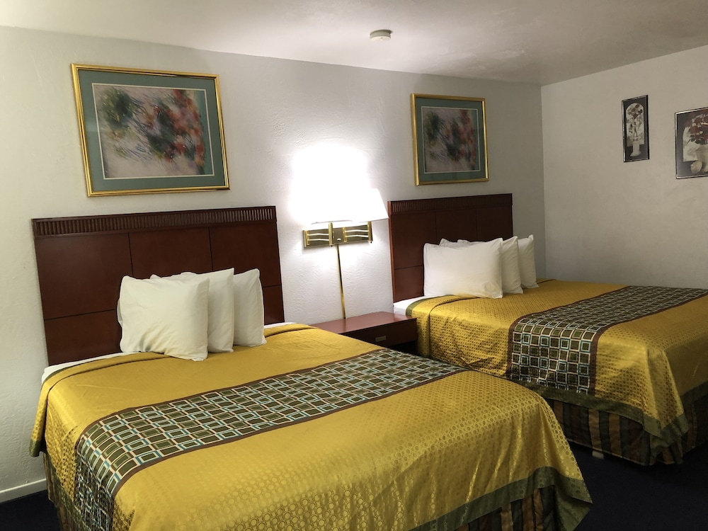 Standard Room, 2 Queen Beds, Non Smoking photo 3