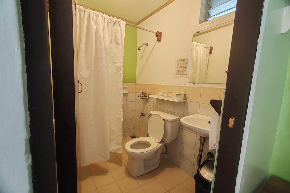 Standard Twin Room - Photo 9