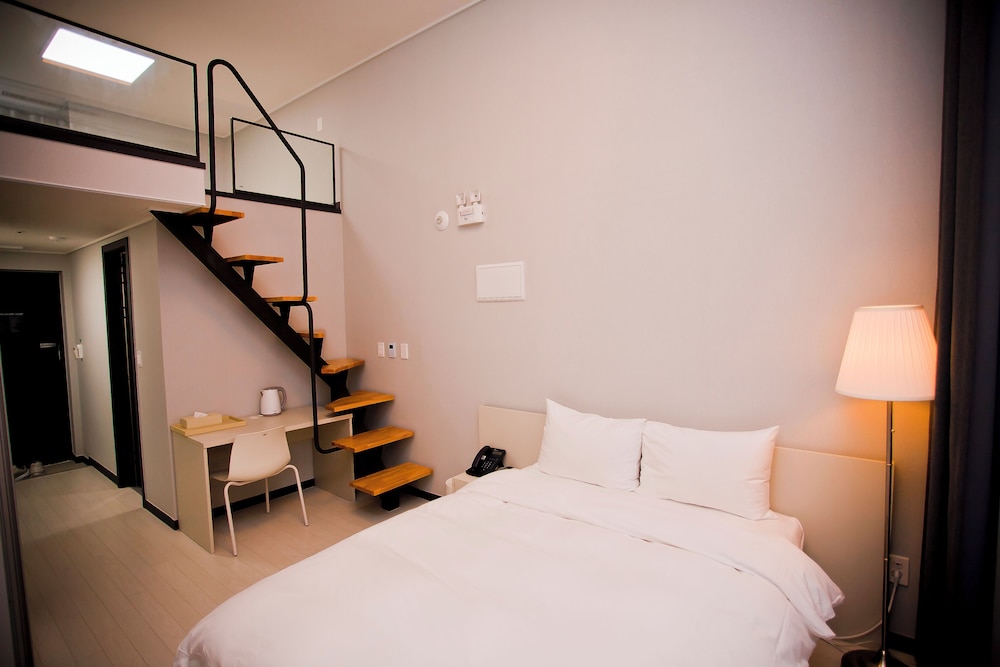 Standard Double Room, 1 Queen Bed - Photo 2
