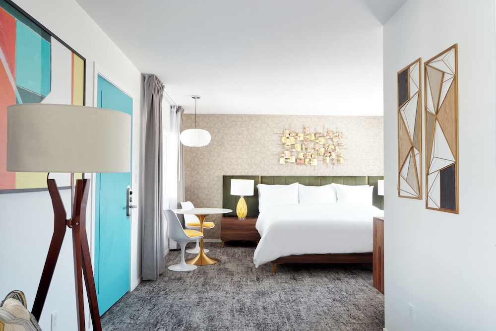 Suite, 1 King Bed photo 1