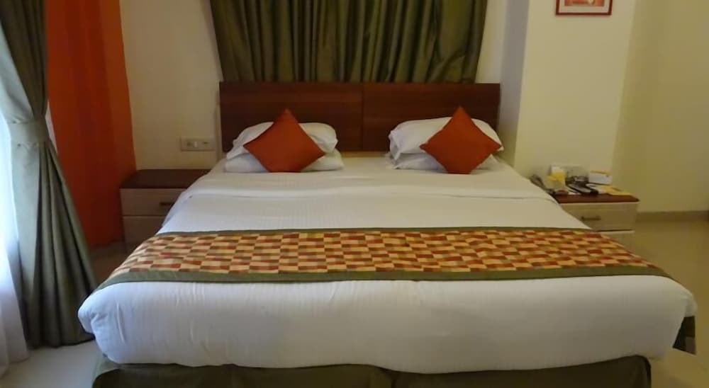 Room - Photo 13