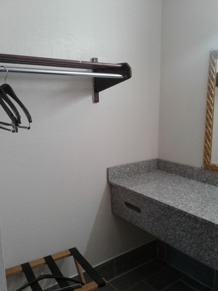 Standard Room, 2 Double Beds, Non Smoking photo 2