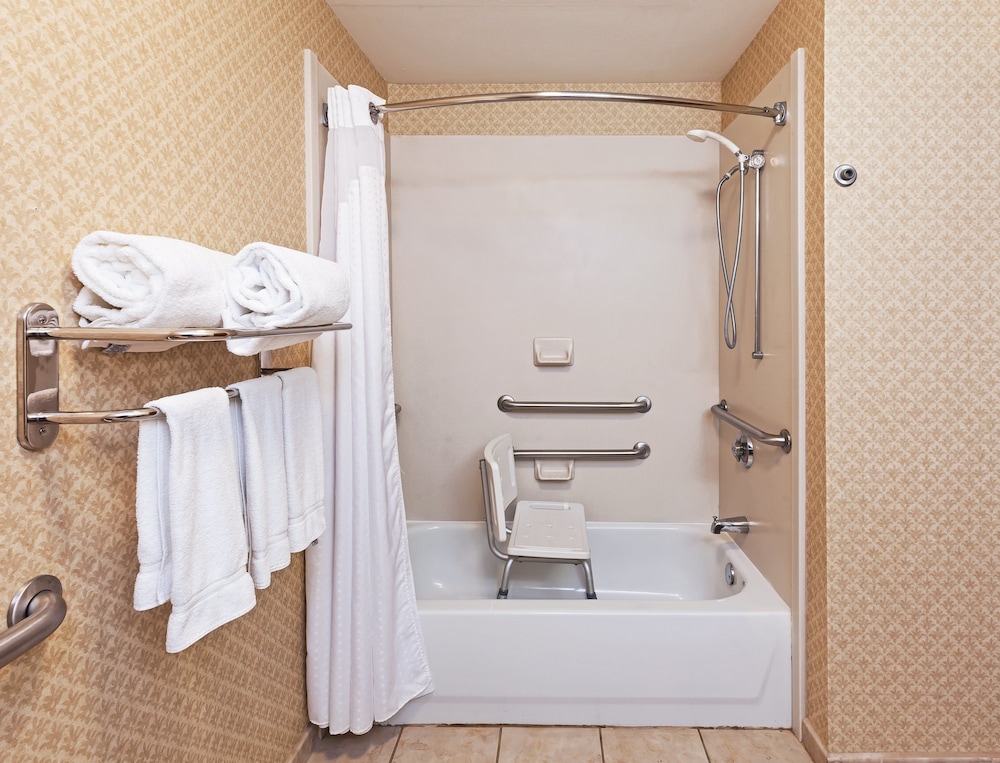Standard Room, 2 Queen Beds, Accessible (Mobility, Accessible Tub) - Photo 4