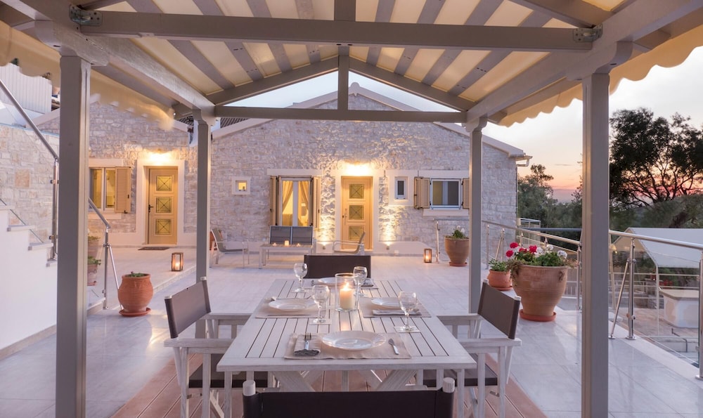 Villa photo 3