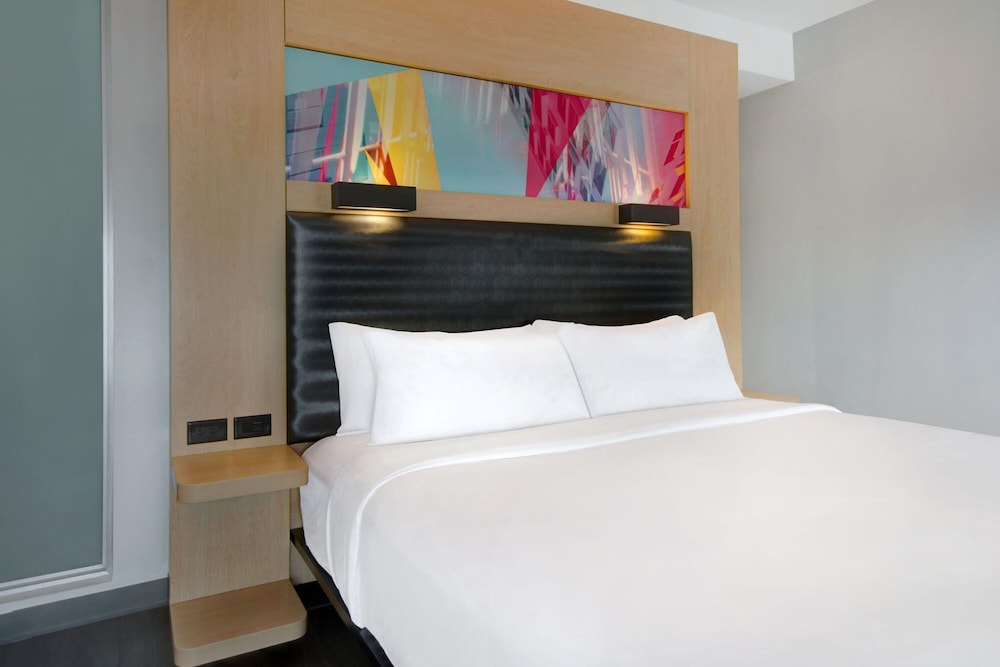Suite, 1 King Bed photo 1
