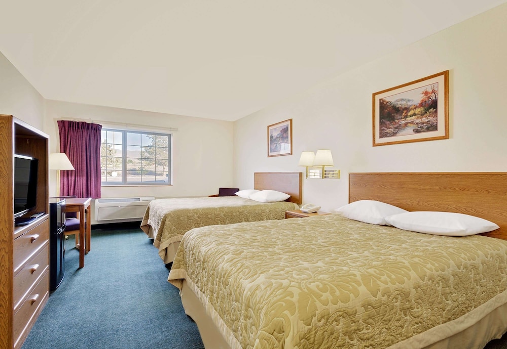 Room, 2 Queen Beds, Non Smoking (Efficiency) - Photo 2