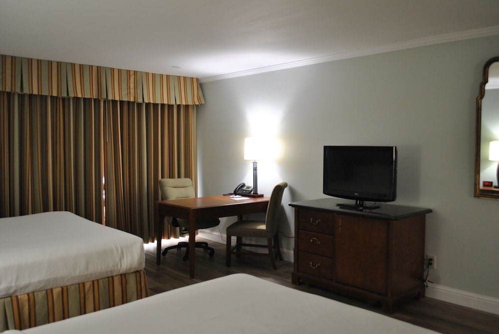 Executive Room, 2 Queen Beds, Non Smoking - Photo 2