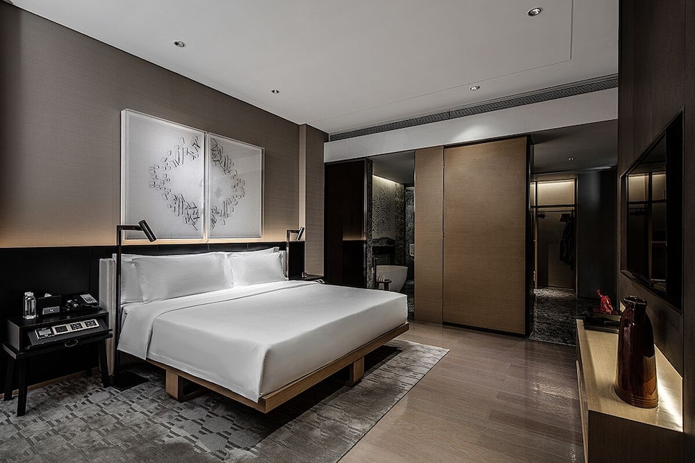 Grand Suite, 1 King Bed photo 1