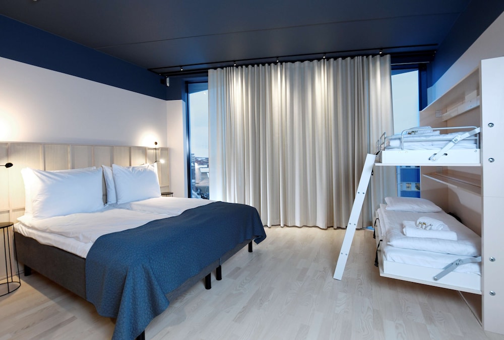 Standard Studio, 1 King Bed, Non Smoking, Kitchenette photo 3