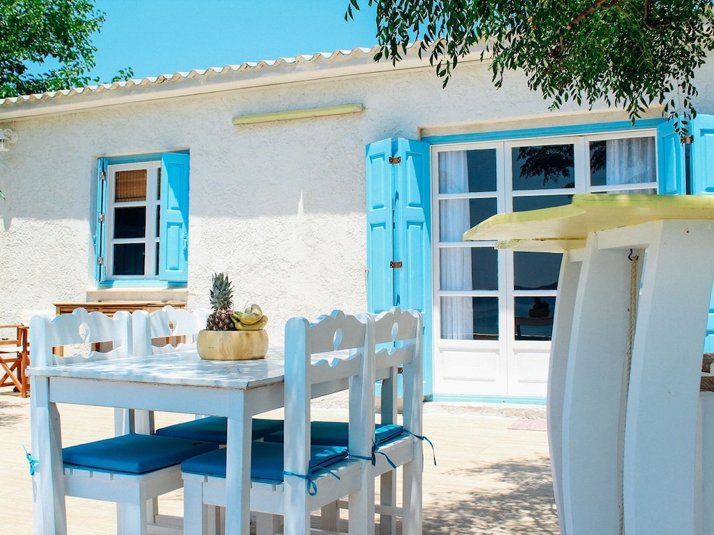Deluxe Villa, Ensuite, Sea View (Beach Front) photo 2