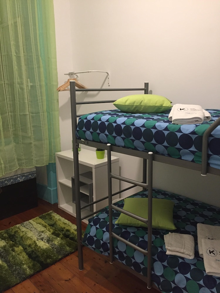 Classic Twin Room with bunk bed and  shared toilet photo 2