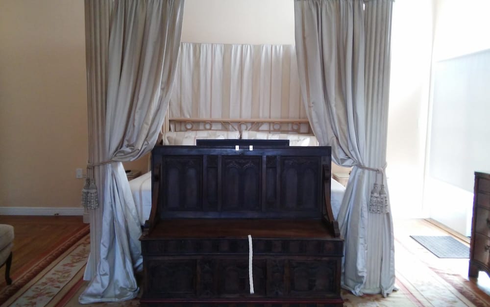 Eclectic Room photo 1