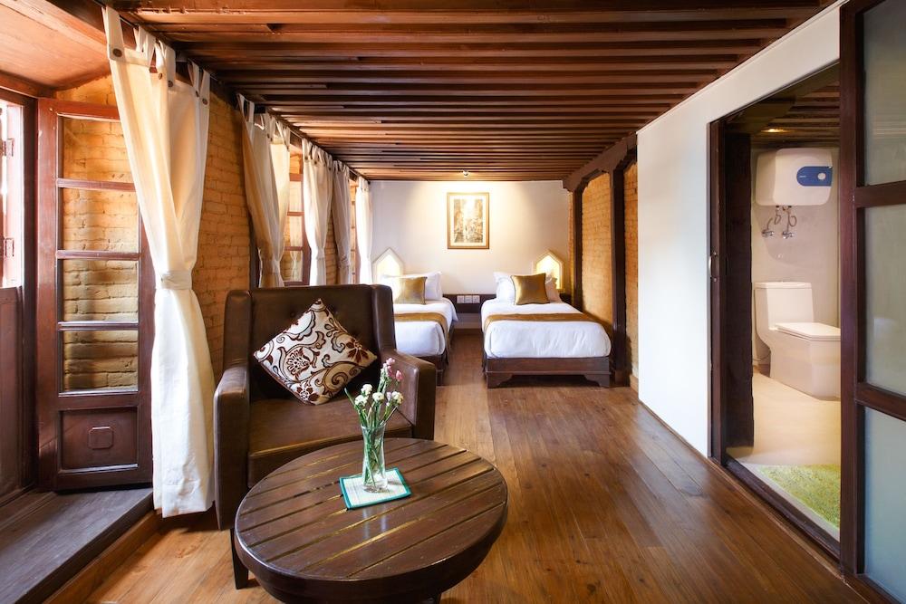 Classic Twin Room, 2 Twin Beds, Courtyard View photo 3