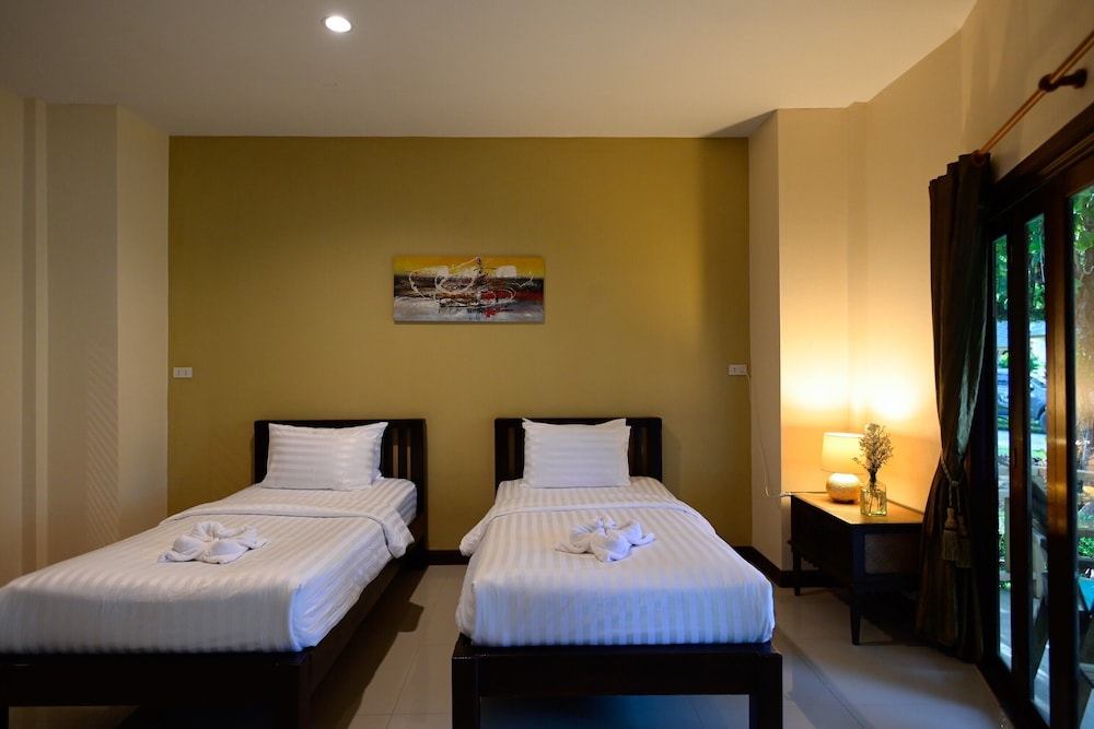 Deluxe Twin Bungalow photo 2