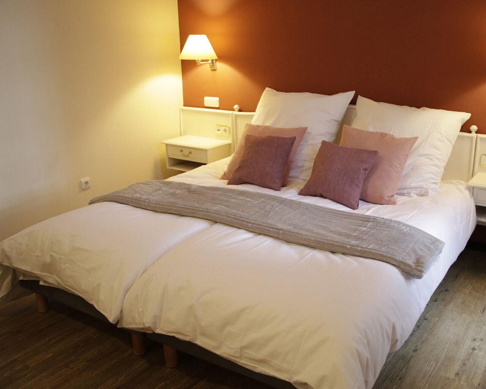 Double Room, Accessible, Ensuite - Photo 1