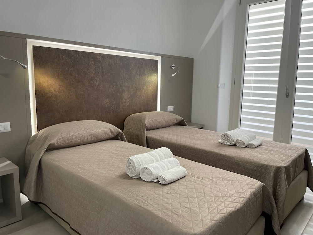 Deluxe Apartment, 2 Bedrooms, Non Smoking, Pool View photo 3